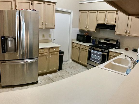 3rd image of 3639 Killarney Plaza Dr