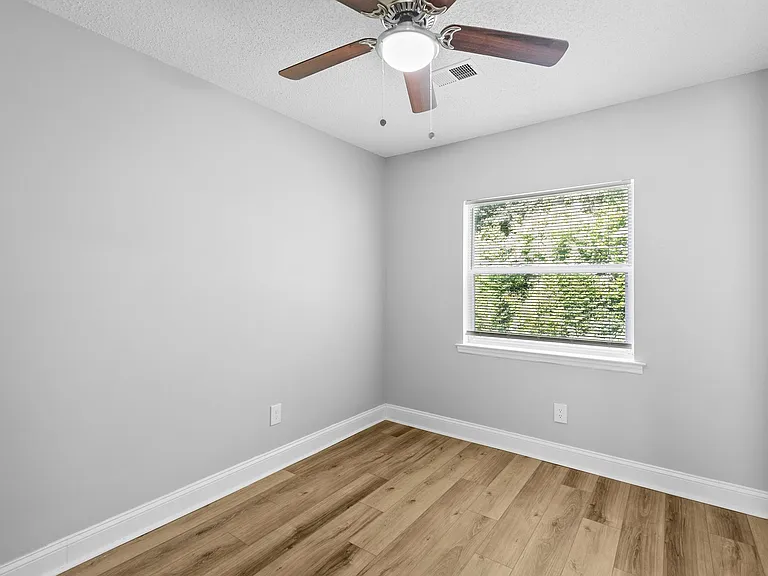 Bellview Apartments — Photo 12