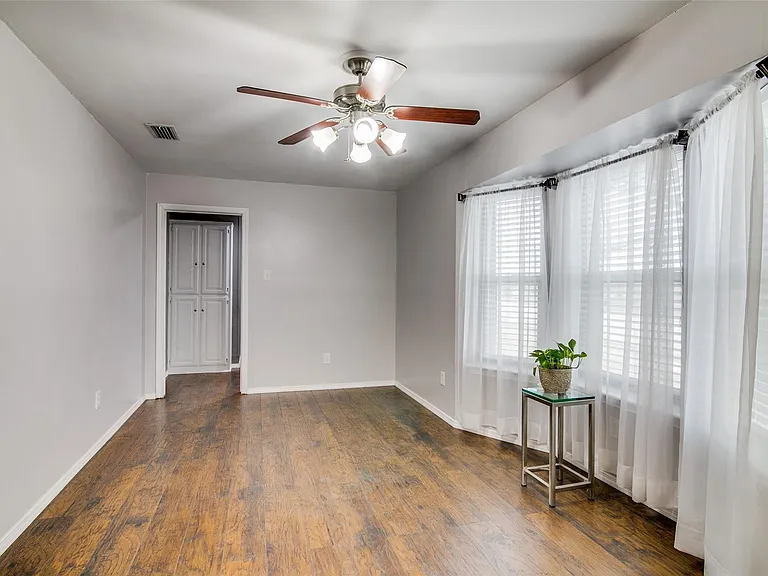 719 Stoneybrook Dr — Photo 5