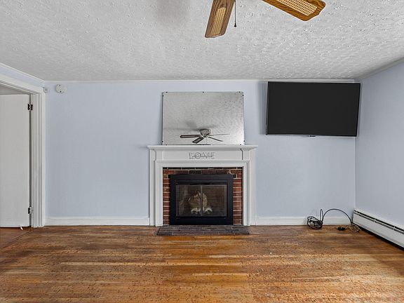 5th image of 41 Depot Road W