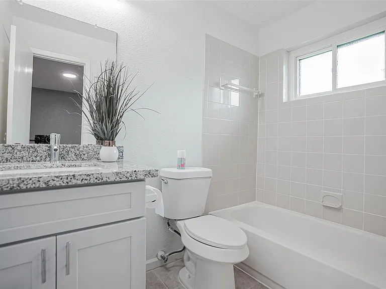 1103 W Brompton Dr — Photo 20
