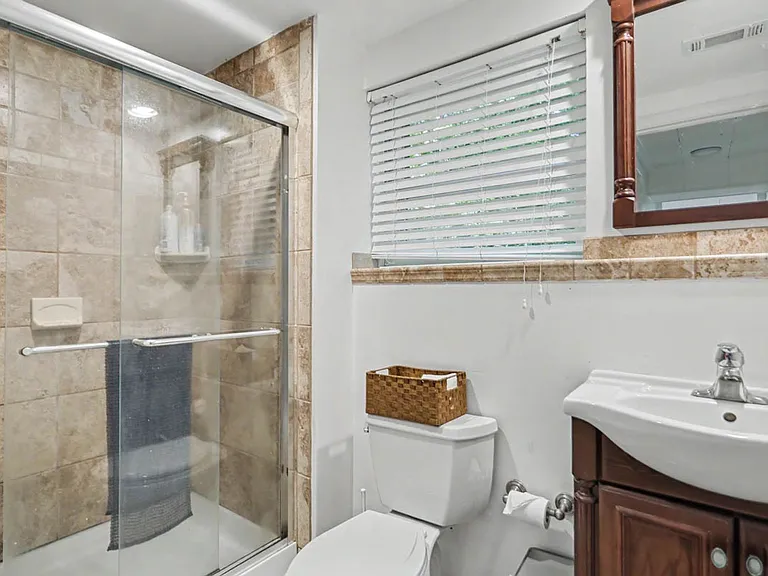 112 Holly Rd — Photo 11