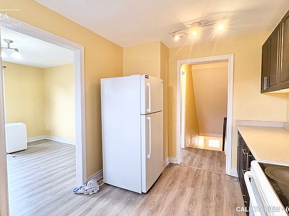 2nd image of 32 Brock St W #3