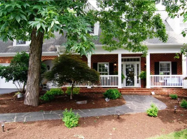 2435 Wolf Crst, Vinton, VA 24179