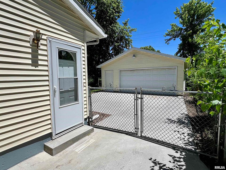 2nd image of 2120 Stonehenge Rd