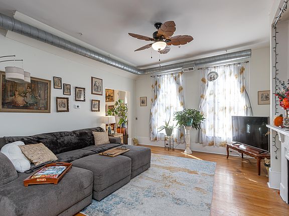 4th image of 275 S Limestone St #210