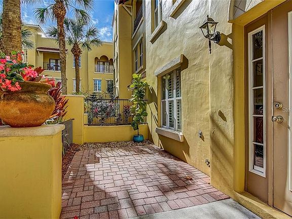 3rd image of 625 Casabella Cir