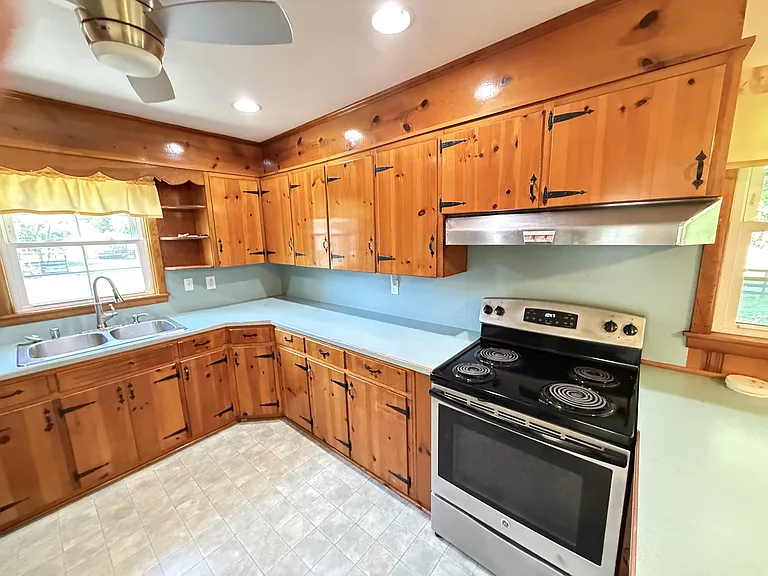 6583 New Jackson Hwy — Photo 8