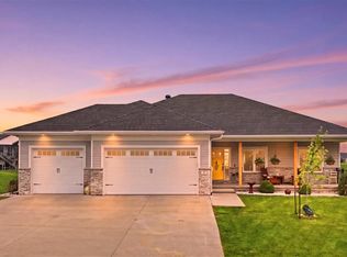7 Serenity Cir, West Branch, IA 52358