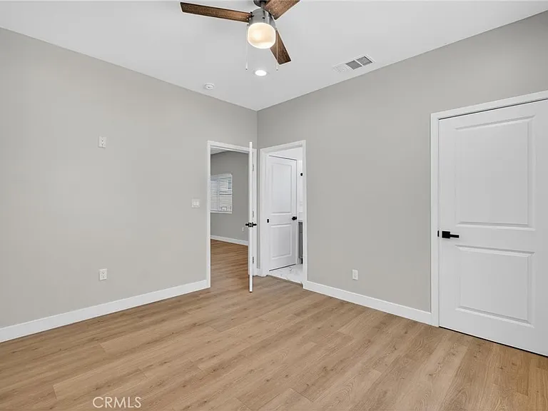 14734 Gilmore St #D — Photo 9