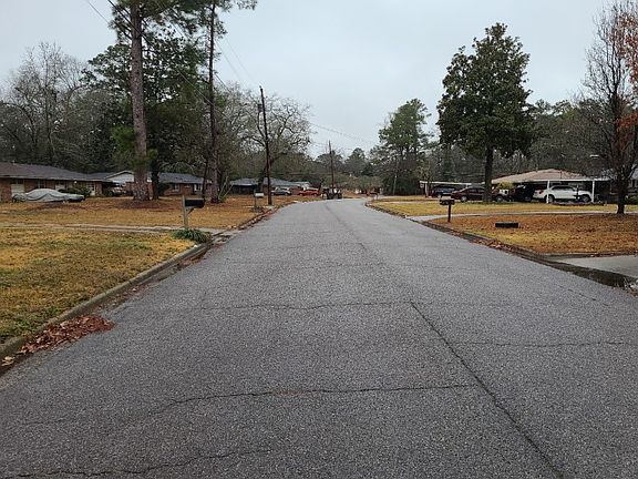 5th image of 2272 Essex Dr