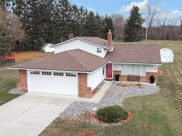 6031 Sunset Dr, Bedford Heights, OH 44146