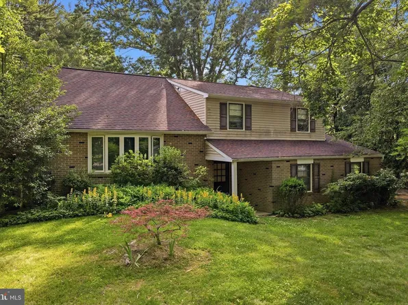 3832 Forest Dr, Doylestown, PA 18902