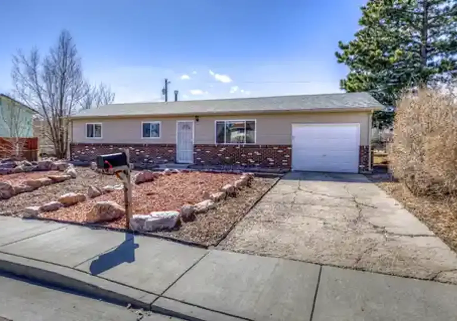 3 Bedroom/1 bath in Cheyenne Mountain area — Photo 2