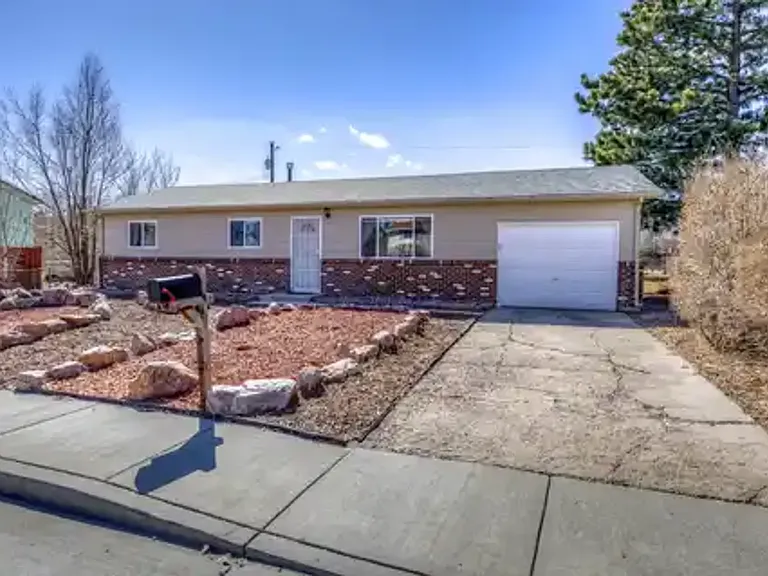 623 Catalina Dr — Photo 2