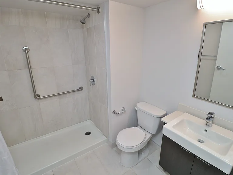 105 Champagne Ave S — Photo 90