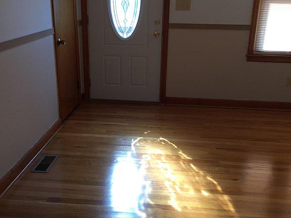 3rd image of 3924 Catalpa Ave