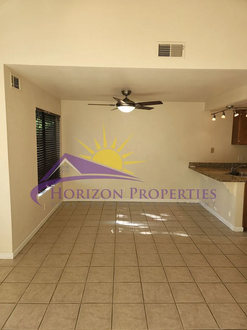 1 Bed 1 Bath with bonus loft 724 sq ft. Condo — Photo 4