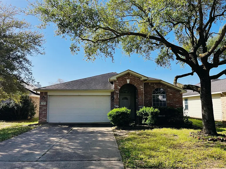 19335 Little Pine Ln — Photo 1