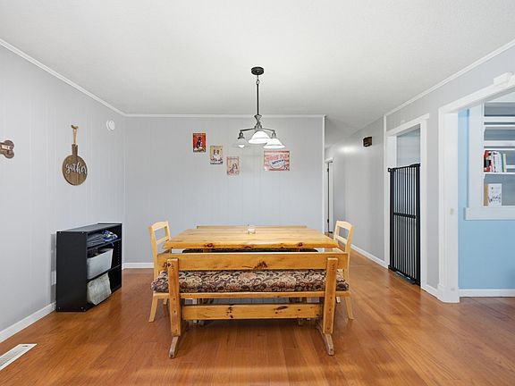 5th image of 215 Mapleton Dr NW