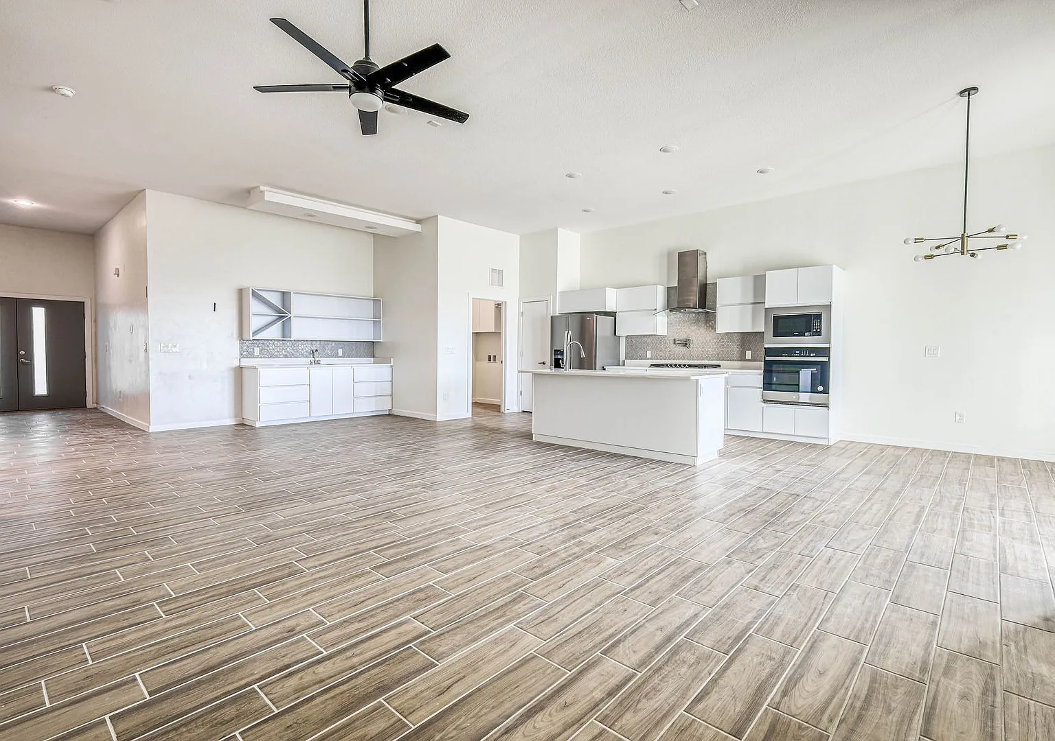 Beautiful East side House 4 bed-2.5 baths, part of The Overlook Casa Club that includes Swimming ... — Photo 3