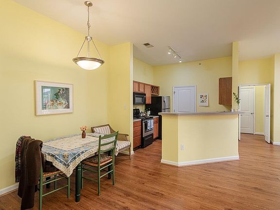 3rd image of 775 Walker Sq APT 4B