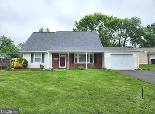 13206 Pennypacker Ln, Fairfax, VA 22033