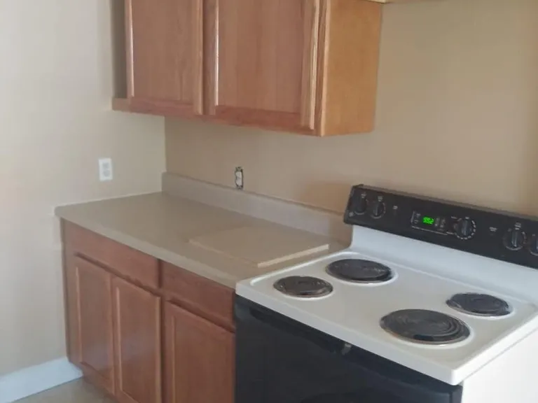 1249 Woodruff Ave — Photo 8