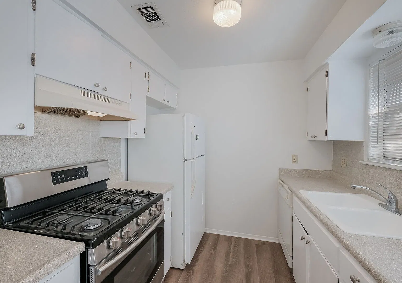 235 E Mulberry Ave — Photo 1