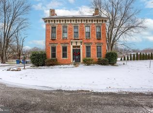 4274 Russell Ln, Seven Valleys, PA 17360