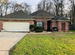 565 Oak Park Cir, Pearl, MS 39208