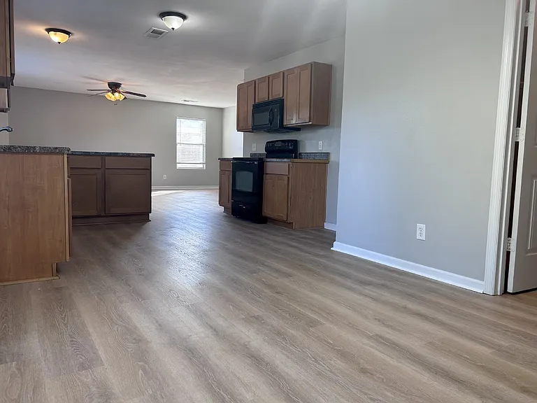 379 Jasmine Dr — Photo 3