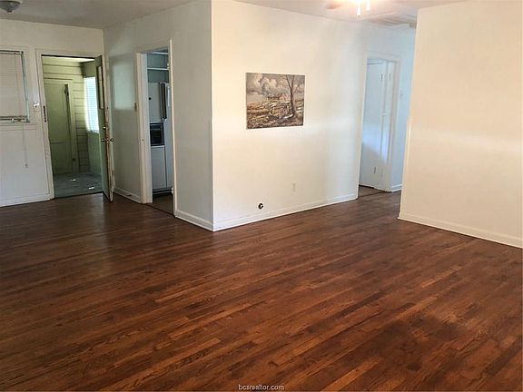 2nd image of 1021 Harrington Ave