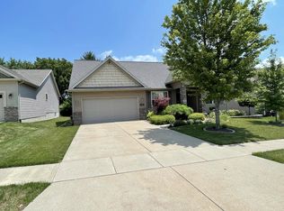 2306 Treeline Dr, Bloomington, IL 61704