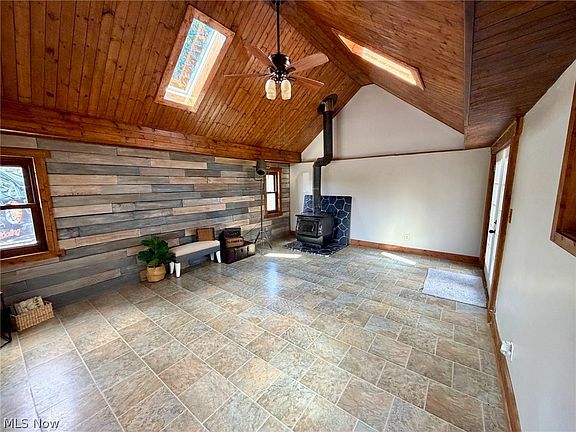 4th image of 549 Perry Rd