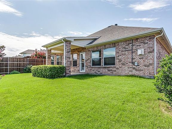 4th image of 2110 Bentley Dr