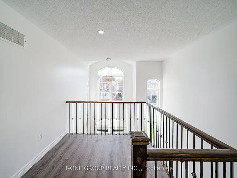 60 Lewis Ave — Photo 26