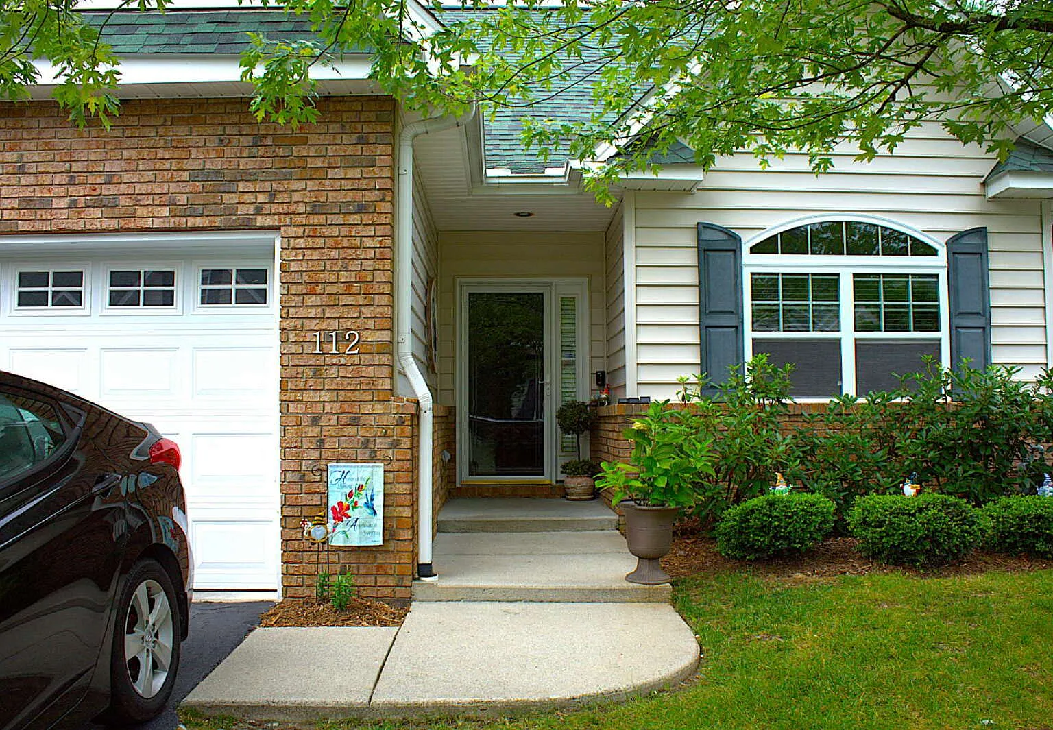 3 bed, 3.0 bath, 2023 sqft, $2,600 — Photo 2