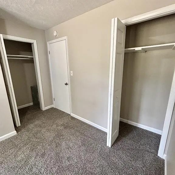 330 Richmond Dr — Photo 10