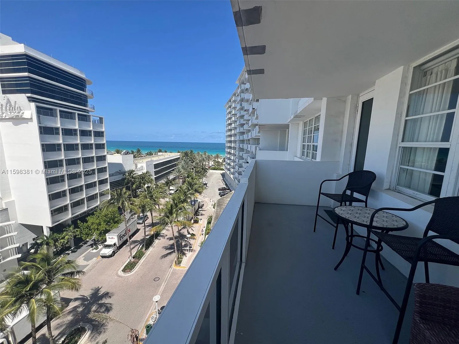 The Decoplage Condo — Photo 2
