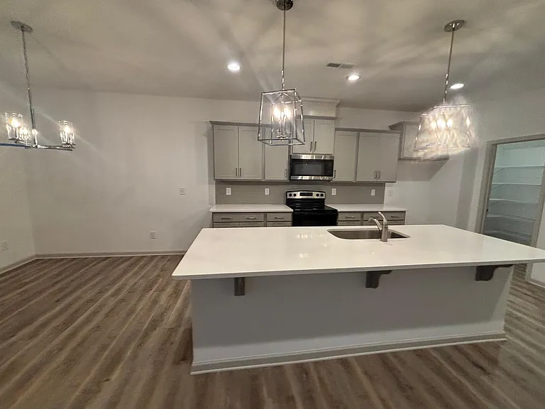 332 Everette Ave — Photo 10
