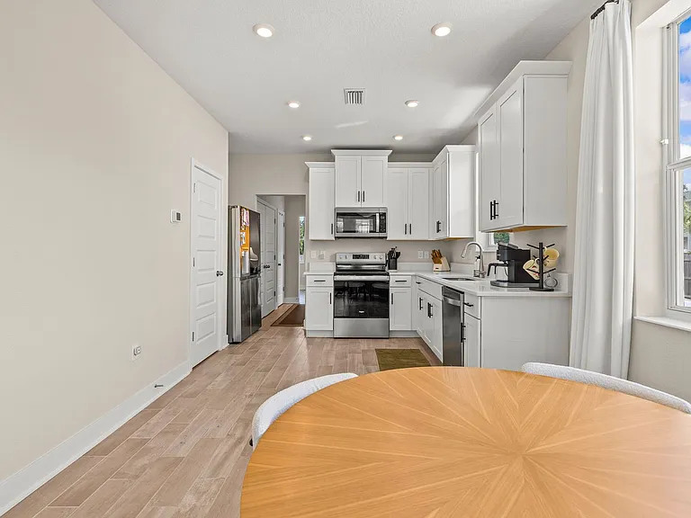 2110 W Palmetto St — Photo 18