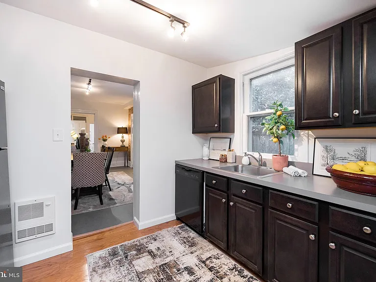 16 W Miner St — Photo 11