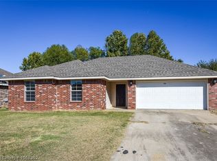 1519 Cherokee Rock Rd, Muldrow, OK 74948