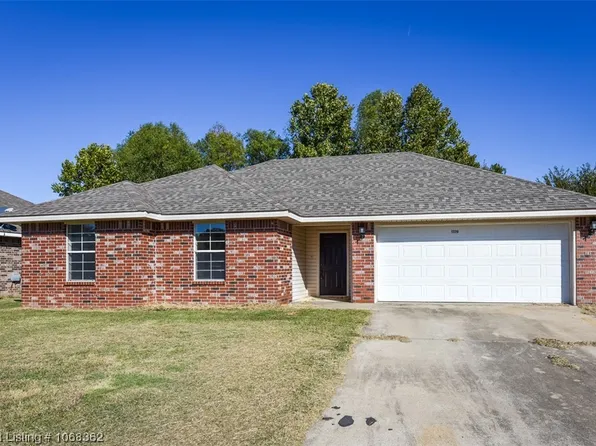 1519 Cherokee Rock Rd, Muldrow, OK 74948