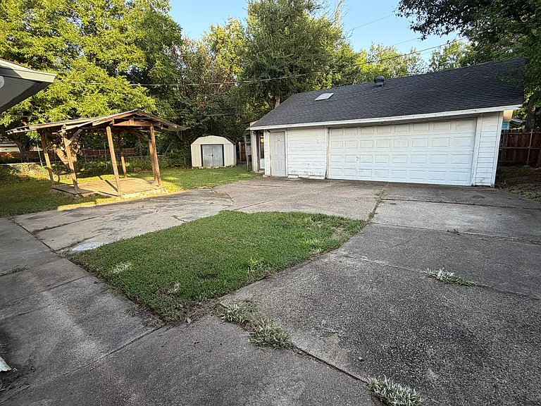 914 Hensley St — Photo 10