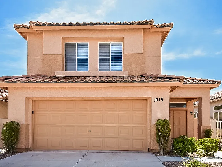 1915 Casa Verde Dr — Photo 1