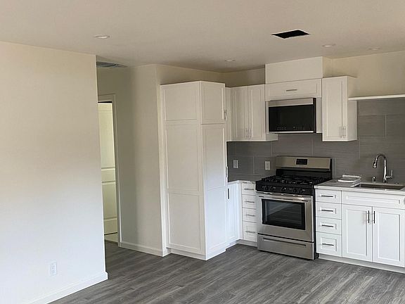3rd image of 24164 Arch St