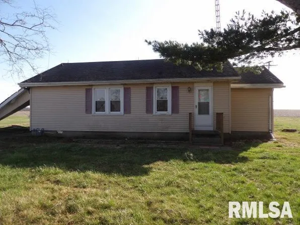 200 Wallace St, Crossville, IL 62827