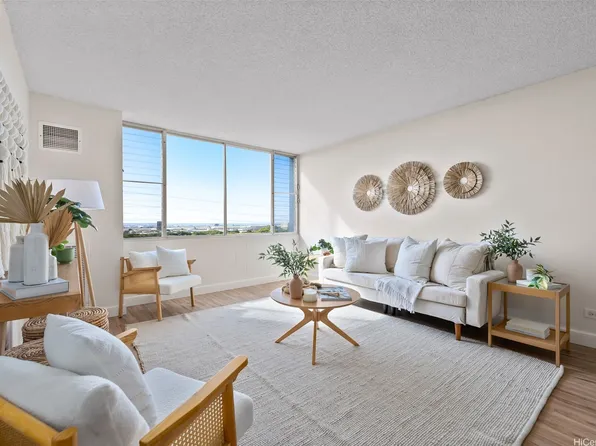 3045 Ala Napuaa Pl APT 912, Honolulu, HI 96818